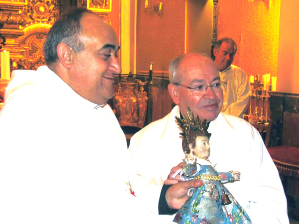 Don Antonio y Don Francisco con el Divino Niño